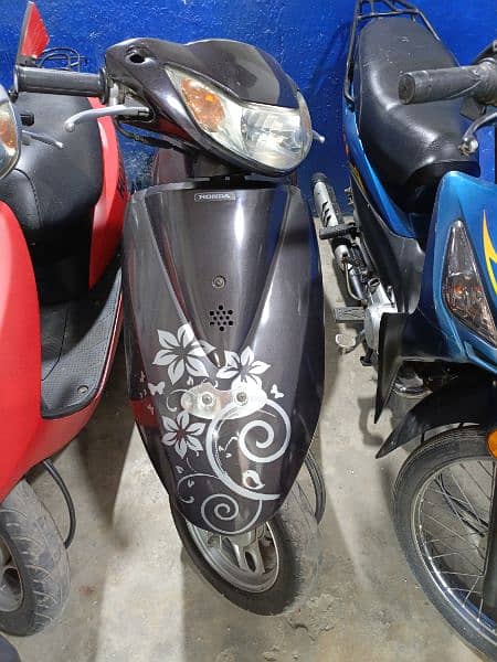 united scooty and 49cc japanese scooty #0300 4142432# 17