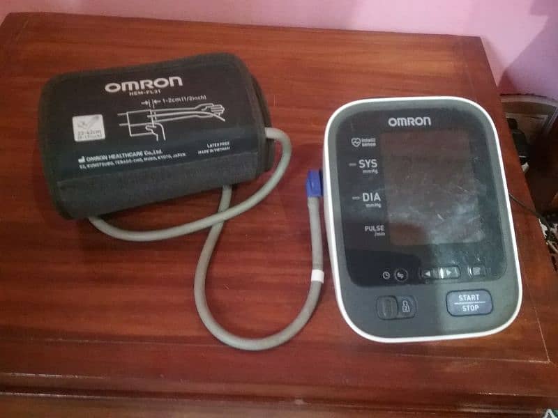 Omron digital Bp monitor model 786 , 10 series for sale urgent 3