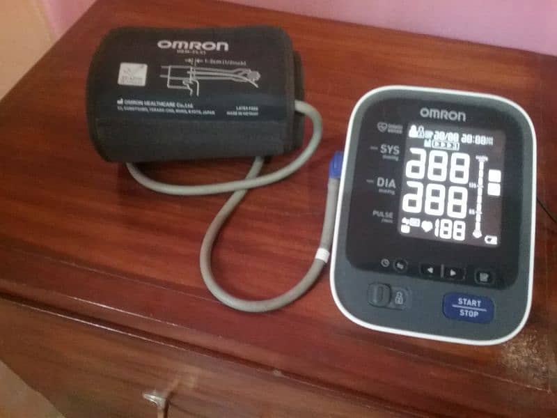 Omron digital bp monitor model 786 , 10 series for sale urgent 1