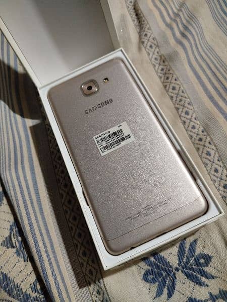 Samsung galaxy j7 max 1
