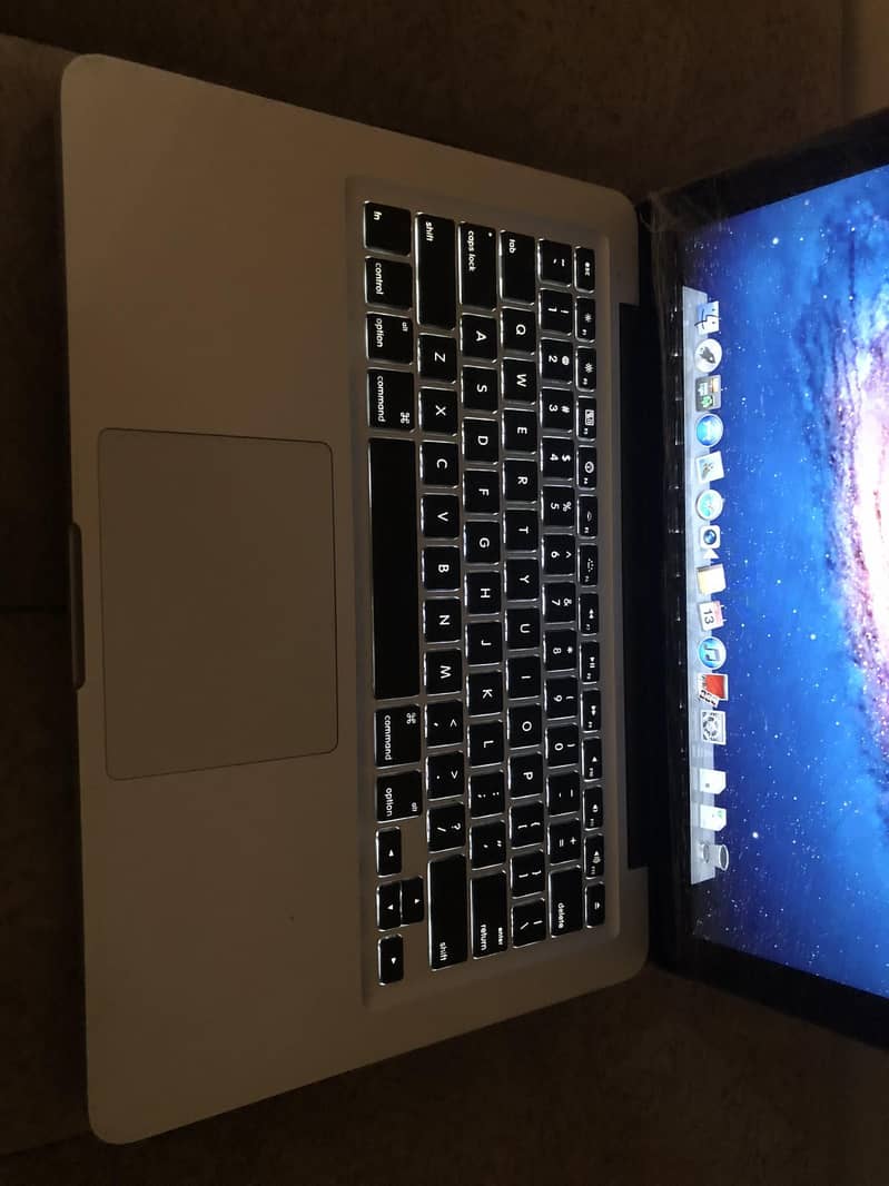 MacBook Pro 13.3 Inch Intel Core 2 Duo Blacklight keyboard 3