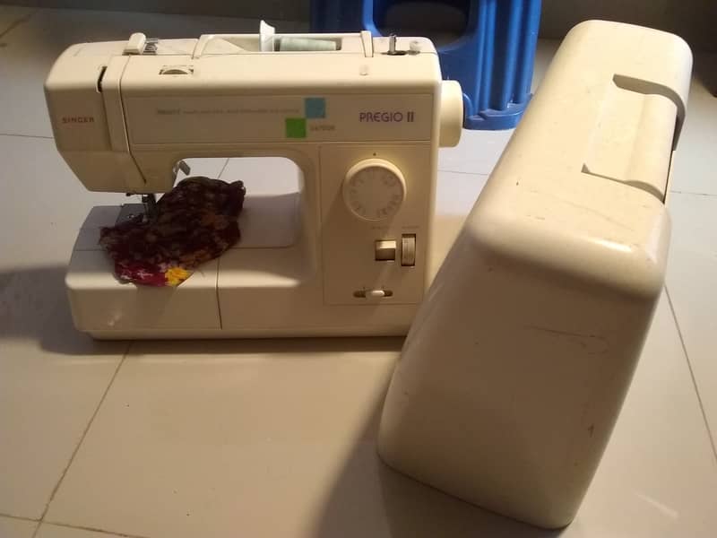 A unique style imported Japanese brand sewing machine 2