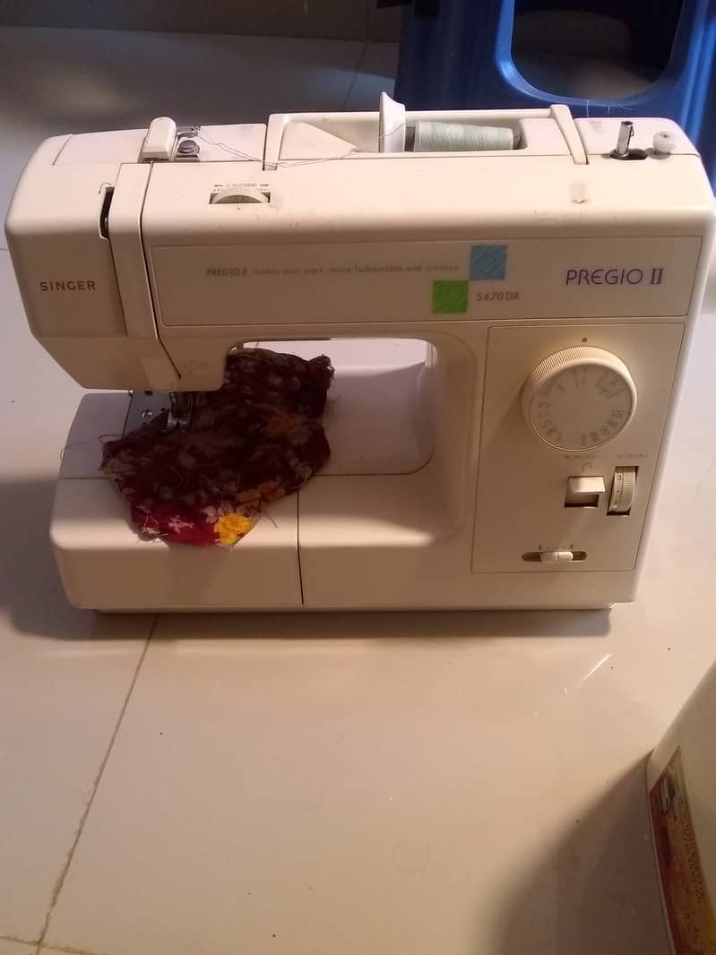 A unique style imported Japanese brand sewing machine 3