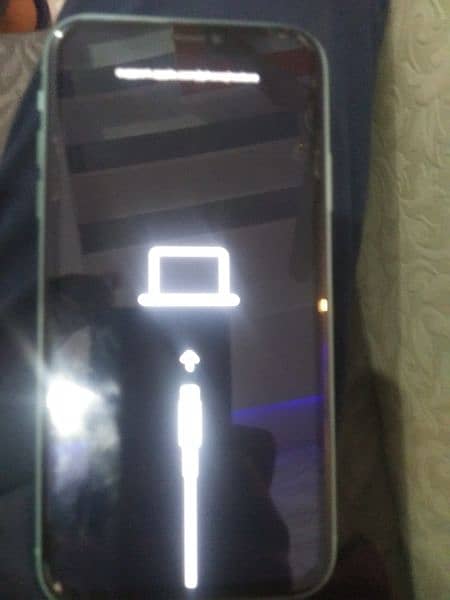 IPHONE 11 10/10 CONDITION 1