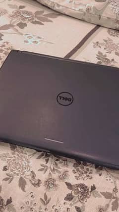 dell laptop in full working condition at jaw dropping rate.