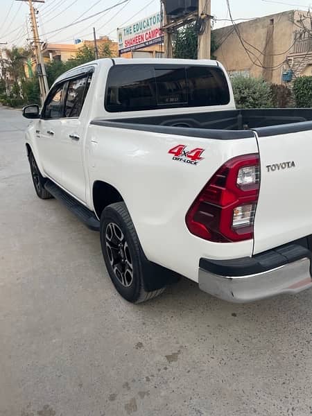 hilux Revo new shape 4