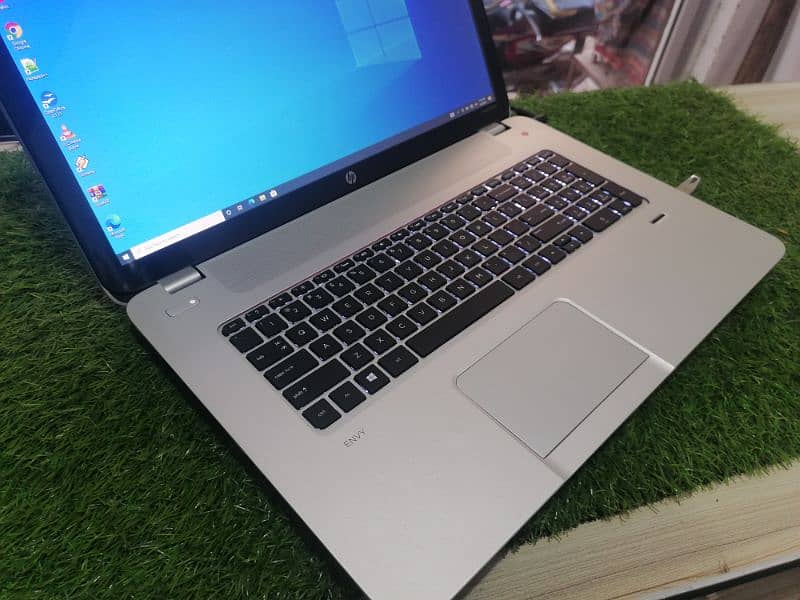 Hp Envy 17 inch i7 4th MQ processor 2.40 GHz 8 CPU's 14