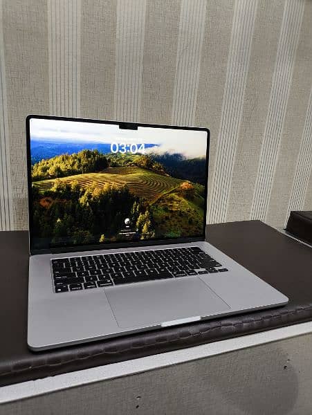 Apple MacBook Pro retina display i7 i9 10by10condition 1