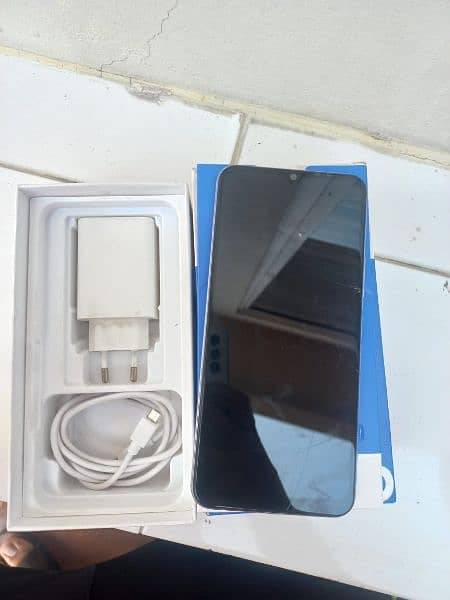 vivo y20 with box and charger 1