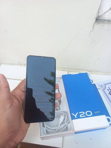 vivo y20 with box and charger 2