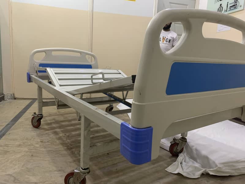 double hydraulic patient beds 1