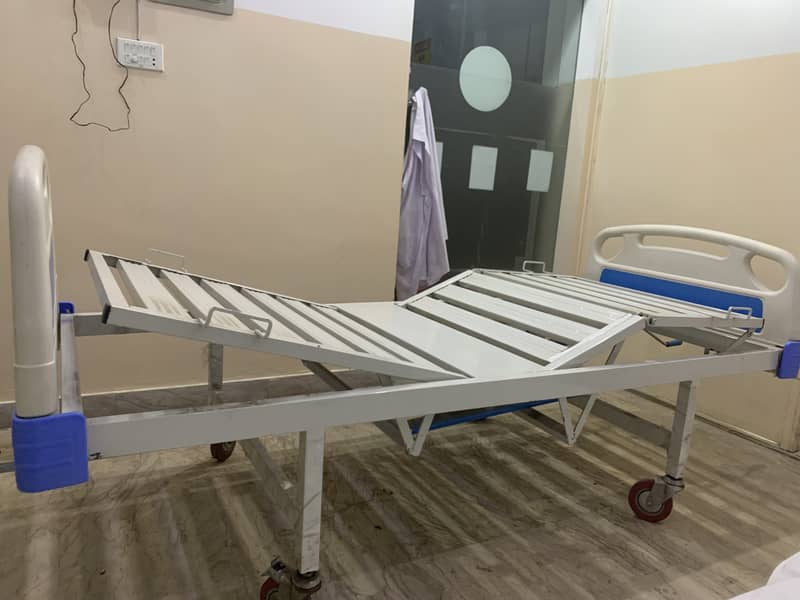 double hydraulic patient beds 2
