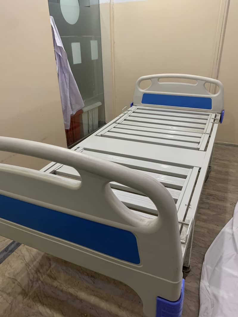 double hydraulic patient beds 3