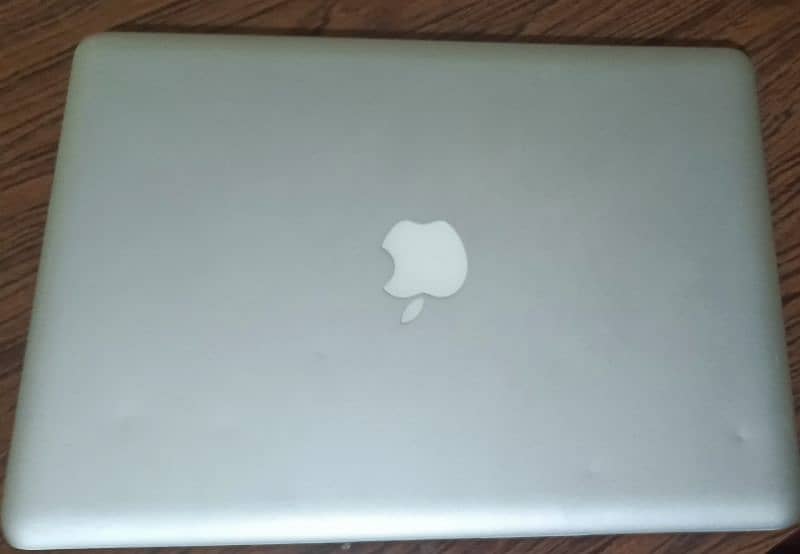 MacBook Pro 2011 4gb ram 500 hdd clean condition(minor line on screen) 1