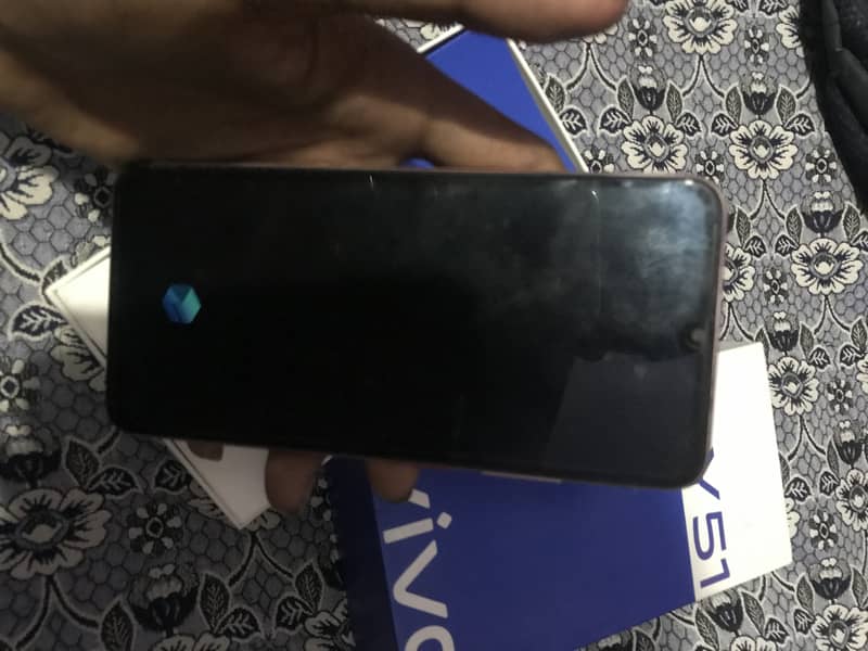 vivo y51 4/128 with box charger 1