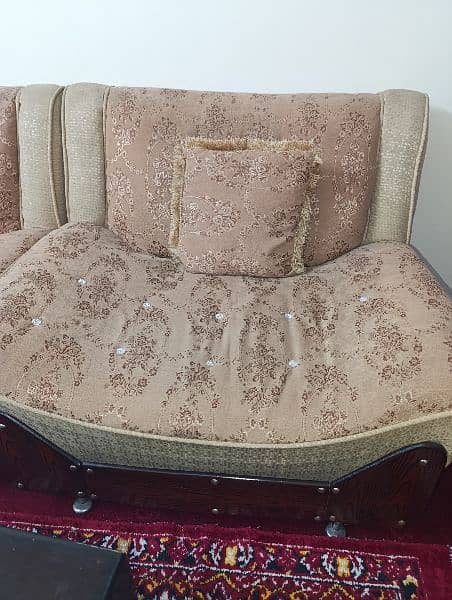 Hellow every one, 7 seater Sofa set available for sale 4