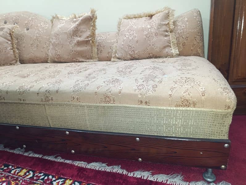 Hellow every one, 7 seater Sofa set available for sale 8