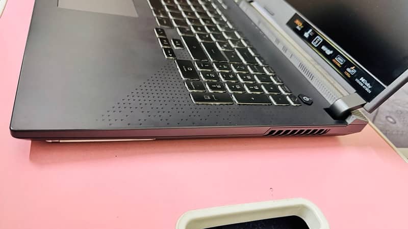 ASUS ROG STRIX G713RM Gaming Laptop 8