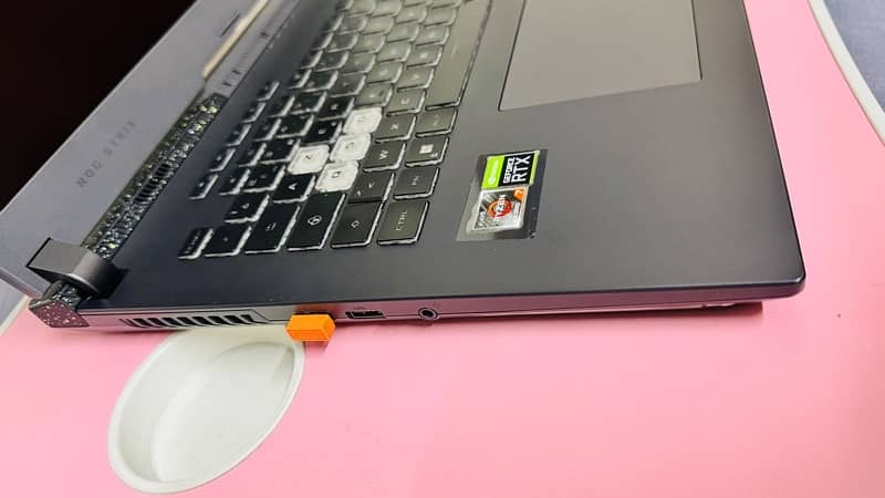 ASUS ROG STRIX G713RM Gaming Laptop 9