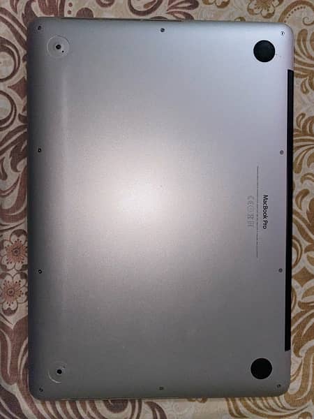 MacBook Pro 13 inch 2015 8/128 6