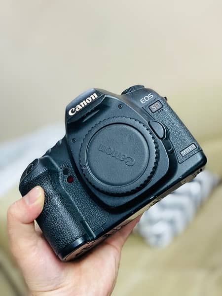 Canon 5D Mark ii Neat and clean 0