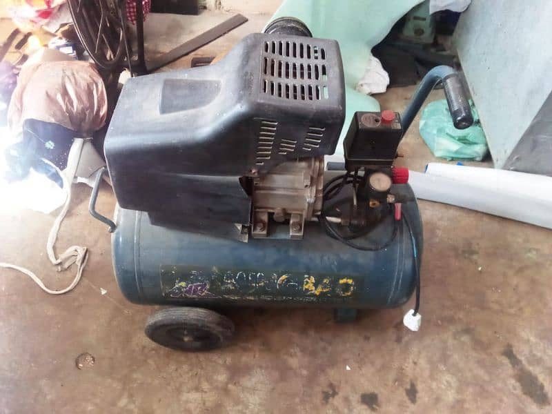 good condition air compressor 2 wall low and high 4