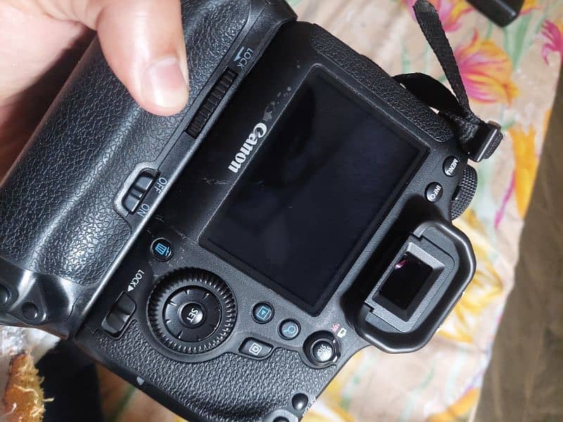 Canon 6D With 50mm Lens & Body Grip 3