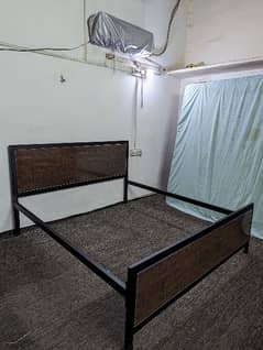 King Size Iron Bed 18 Gauge With Lasani Sheet