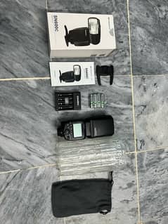 Shanny SN600C Flash with branded charger and cells