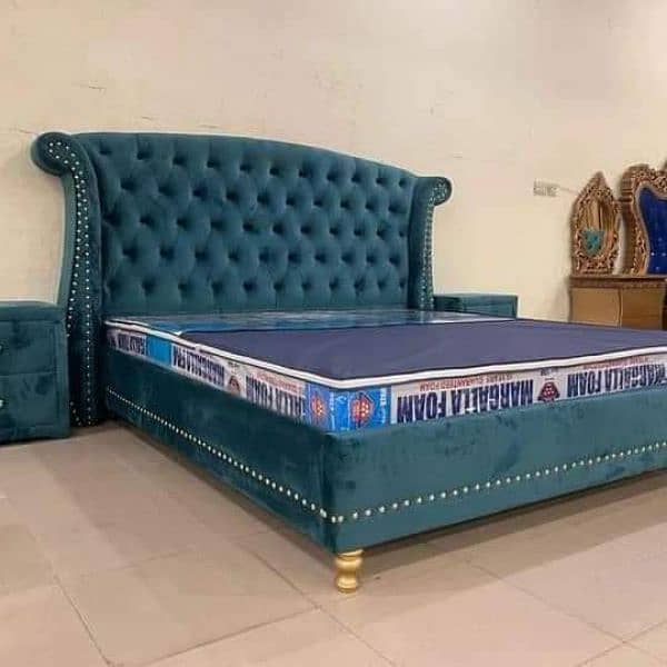 Tariq Shah cushion bed centre 0