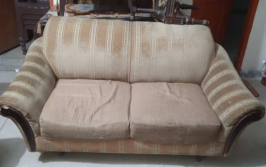 1+2+3( 6 seated sofa set) for sale. usable condition 1