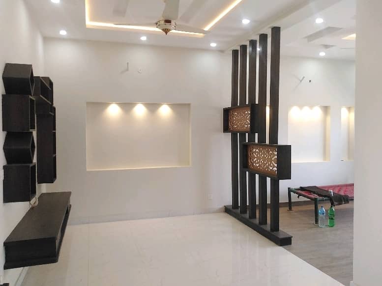 2800 Square Feet Upper Portion In Only Rs. 110000 0