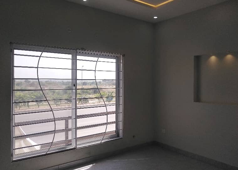 2800 Square Feet Upper Portion In Only Rs. 110000 3