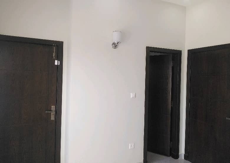 2800 Square Feet Upper Portion In Only Rs. 110000 5