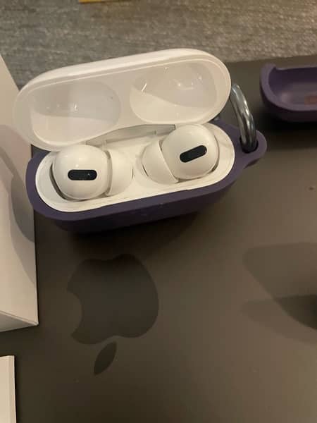 AirPods Pro with wireless charging case 2