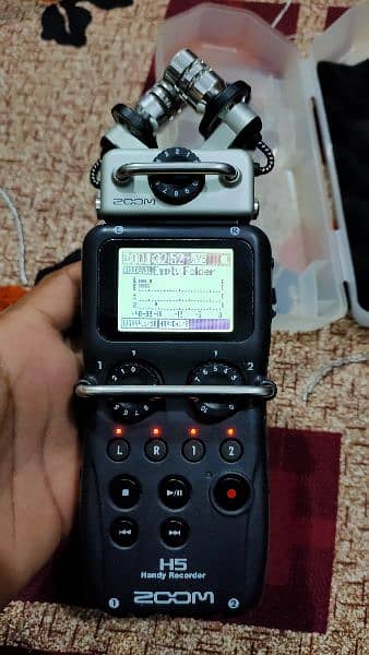 Zoom H5 4-Input / 4-Track Portable Handy Recorder with X/Y Mic 1