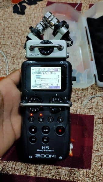 Zoom H5 4-Input / 4-Track Portable Handy Recorder with X/Y Mic 3
