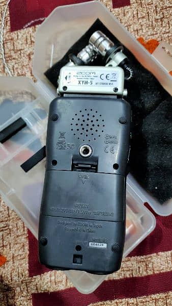 Zoom H5 4-Input / 4-Track Portable Handy Recorder with X/Y Mic 4