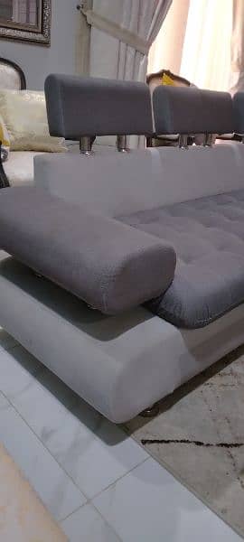 mint condition sofa 2