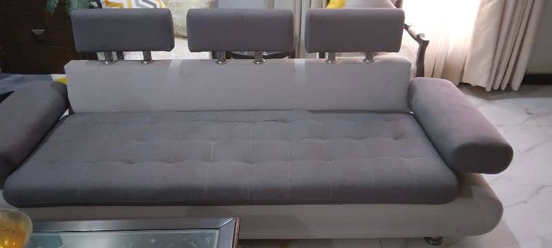 mint condition sofa 3