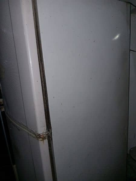 Dawlance fridge 14 cubic 100 % working condition 2