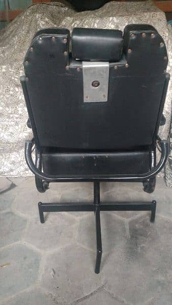 SALOON CHAIR GOOD CONDITION 1