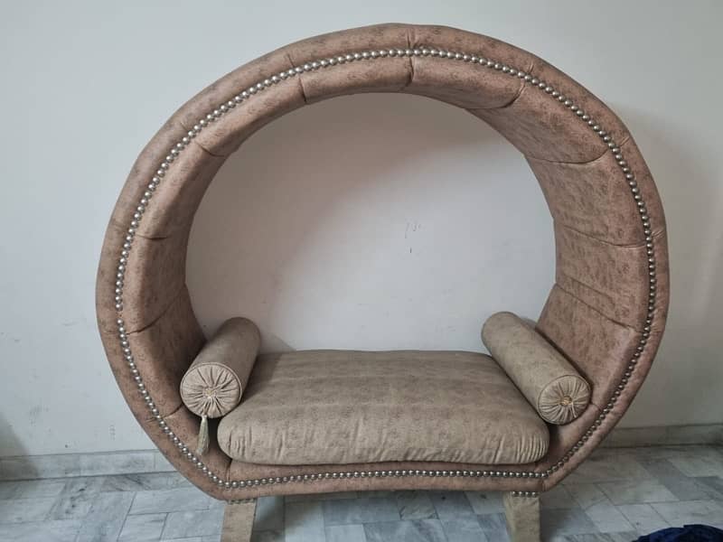 Round shape ring sofa for sale 3