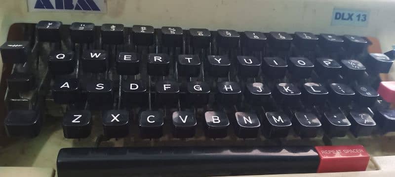 ABA Deluxe 1976 Typewriter 2