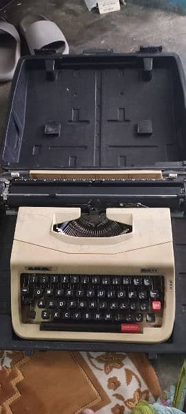 ABA Deluxe 1976 Typewriter 3
