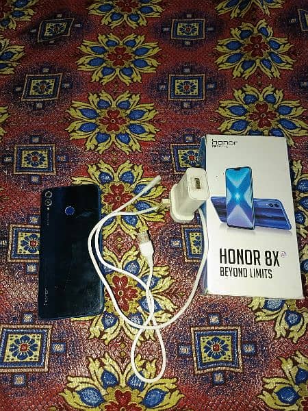 box with charge original condition 10 by 5 and back camera saf hona ha 5
