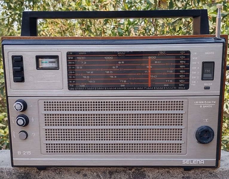SELENA B 215 8 BAND RADIO 0