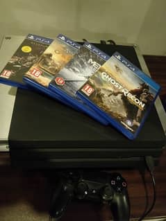 PLAYSTATION 4 PRO (with 4 Game CDs) 0