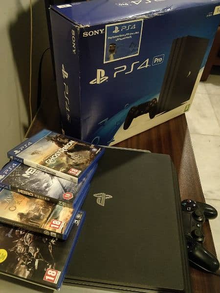 PLAYSTATION 4 PRO (with 4 Game CDs) 1