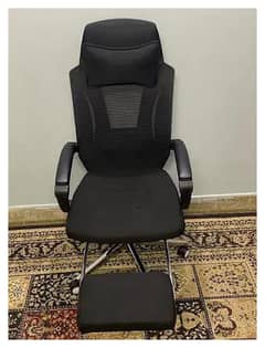 Office Chair with multiple functions; leg rest, recline and push down